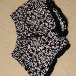 No Boundaries Floral Size L Shorts